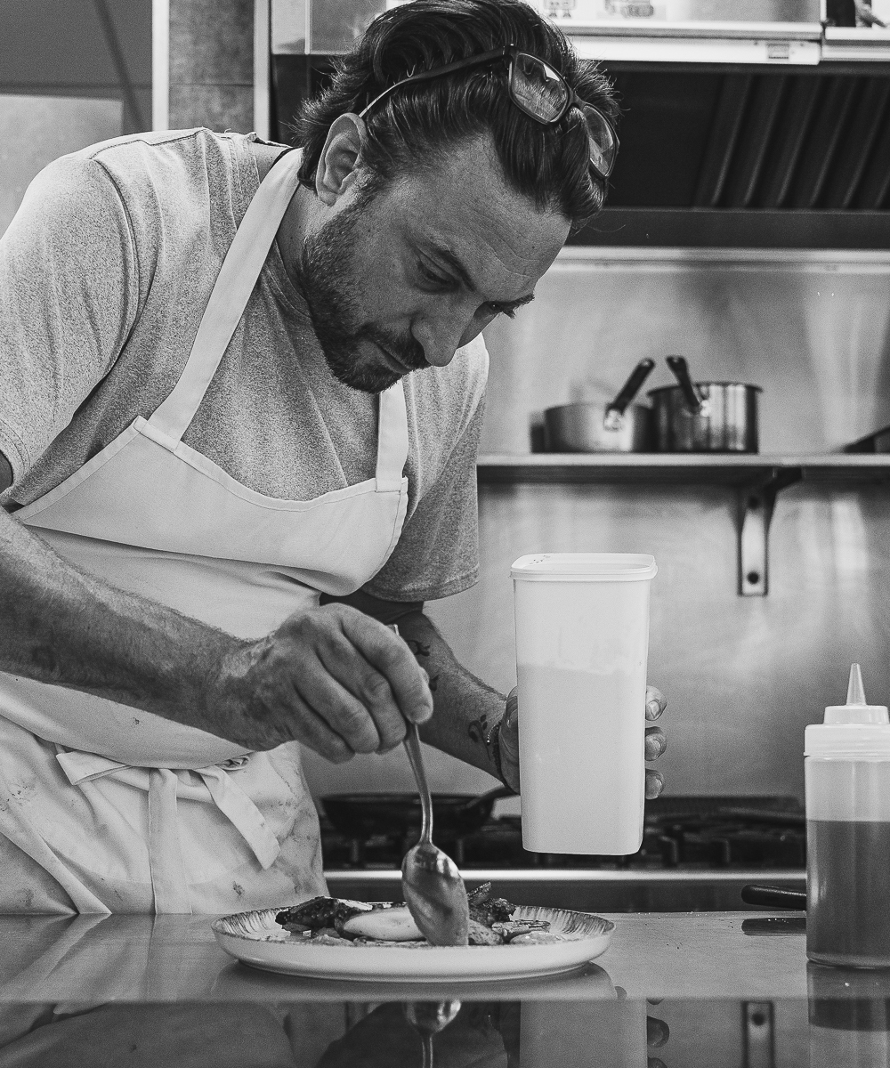 ElPatio - Matthieu dans les cuisines du restaurant à Beauraing